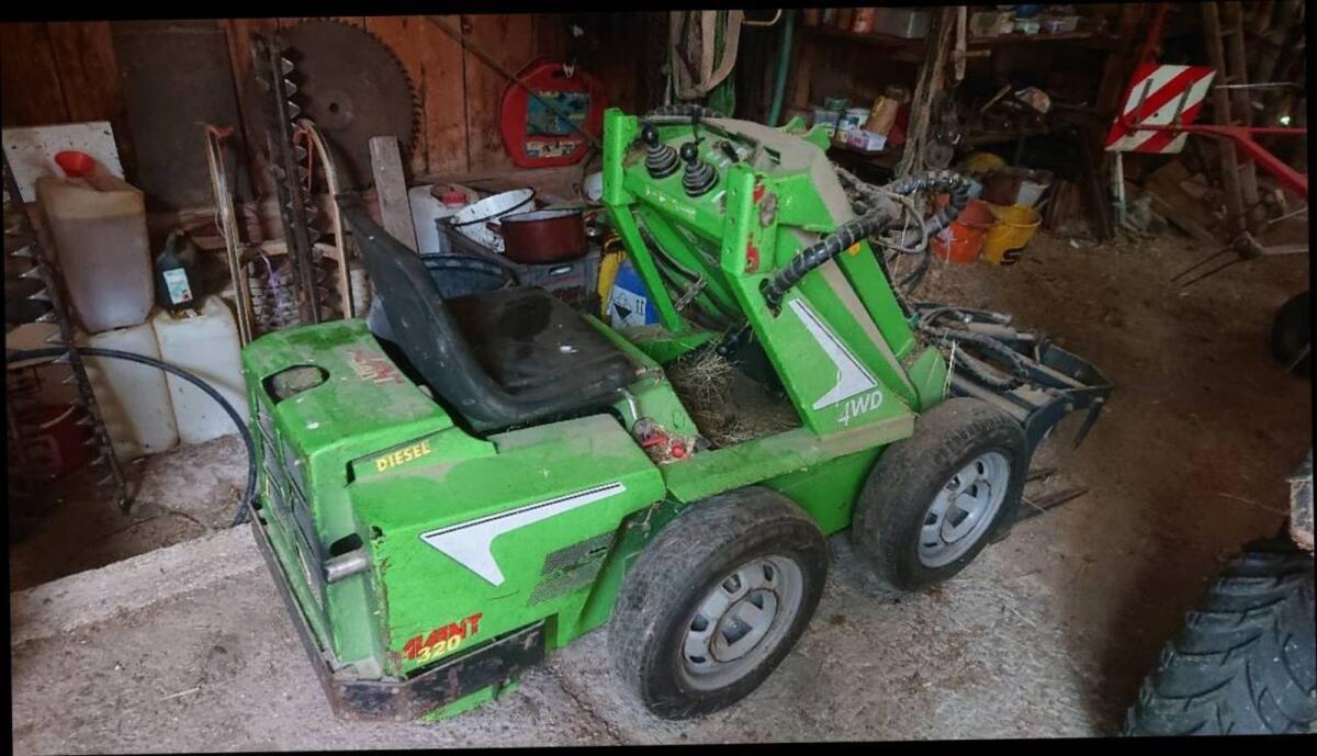 Avant Hoflader 320S 2