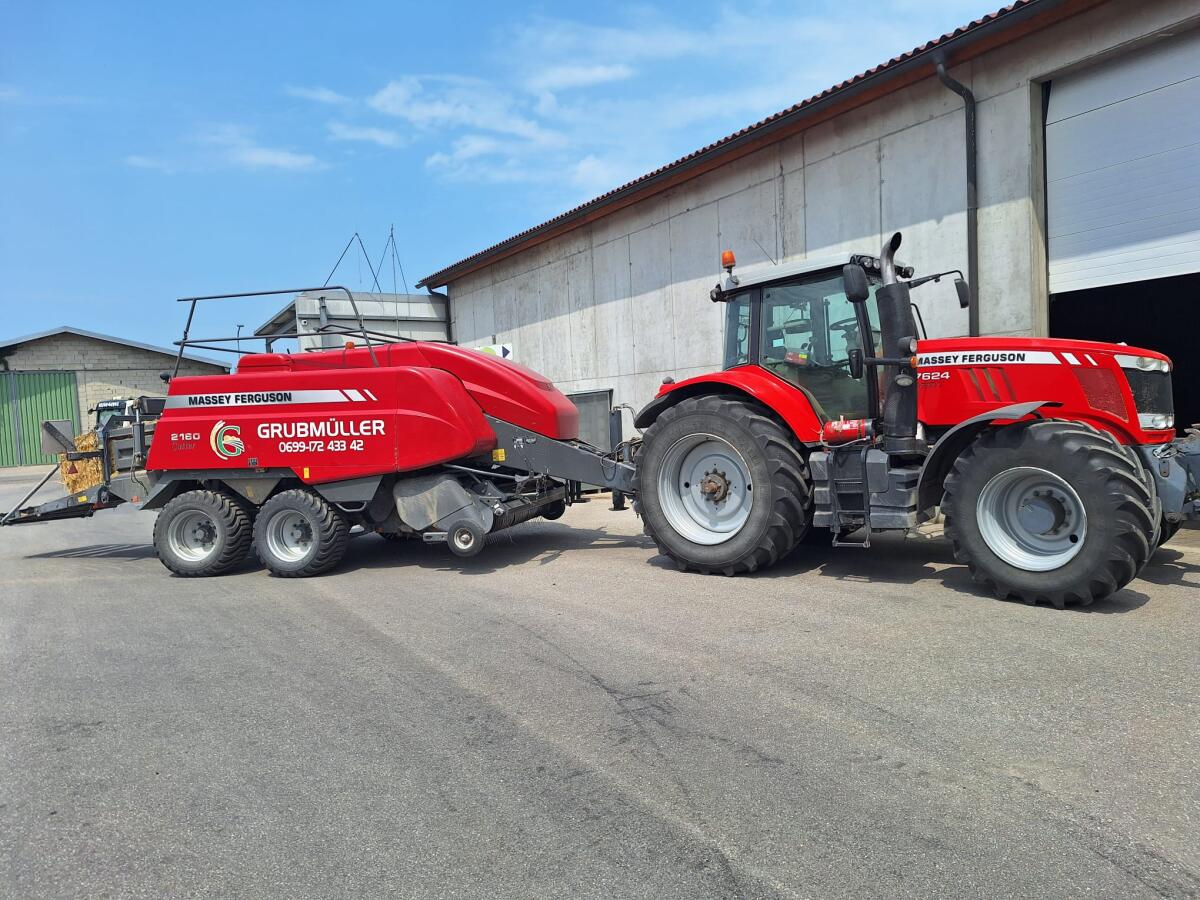 Quaderballenpresse mit Brandschaden Massey Ferguson 2160TC 1