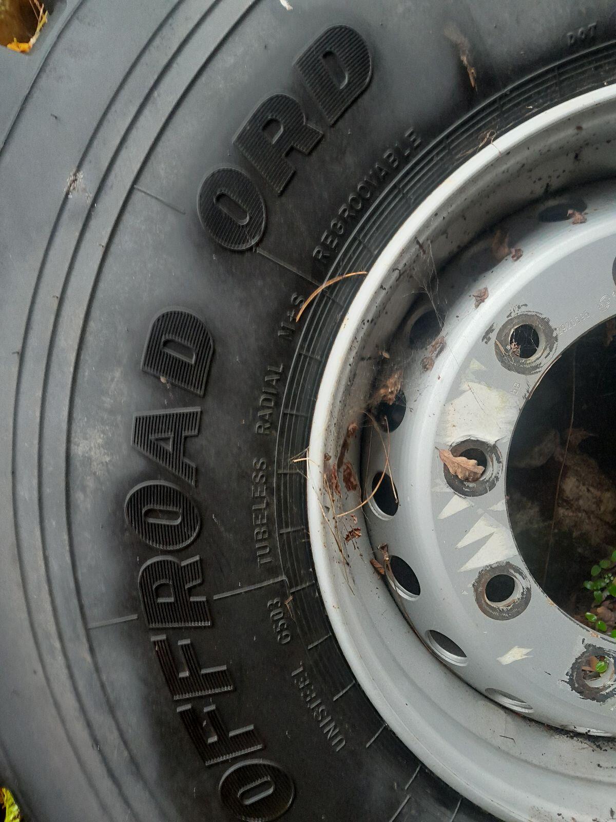 Reifen 375/90 R22,5 3