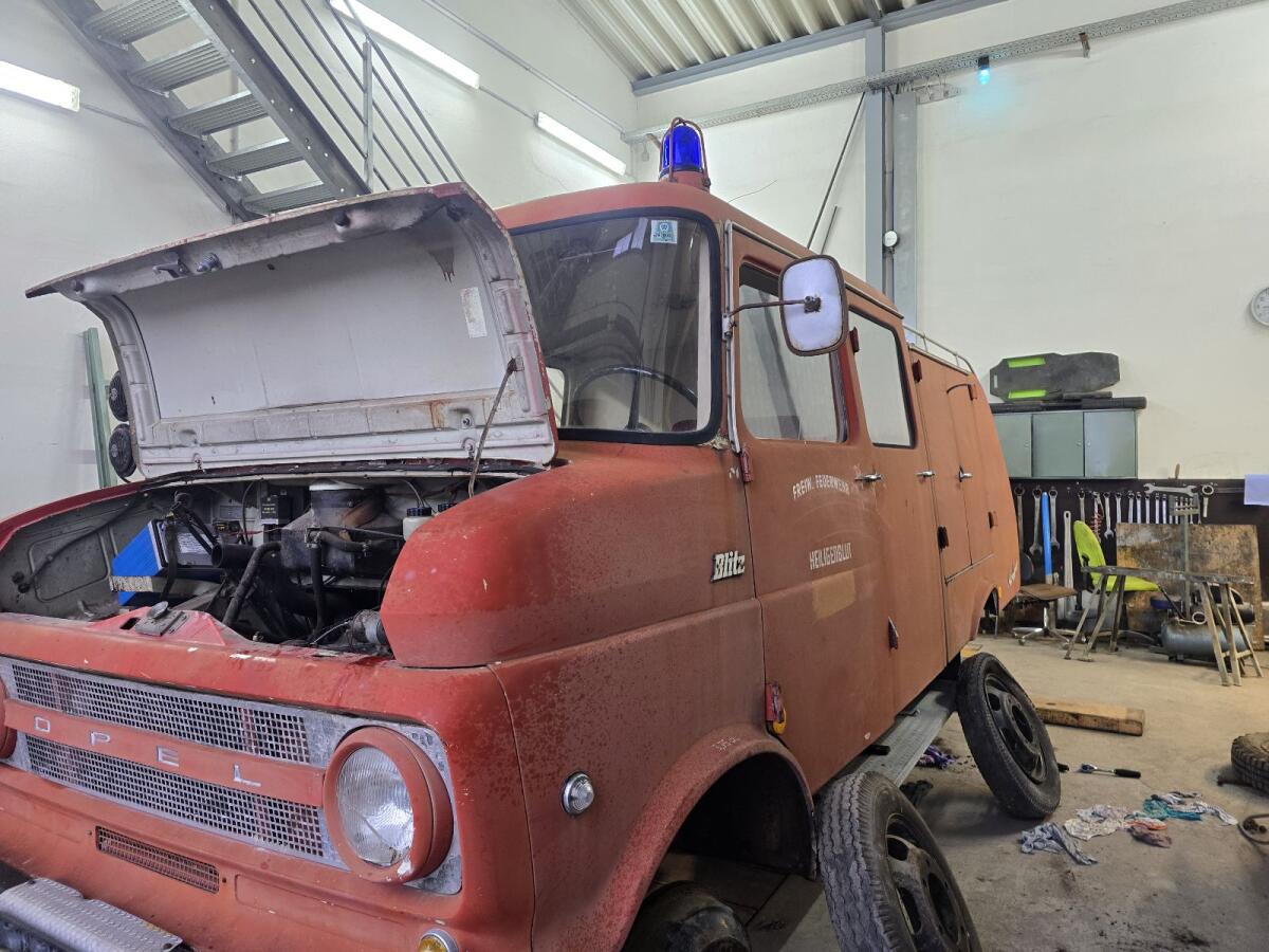 Opel Blitz 1.000 l Tank samt Pumpe 3