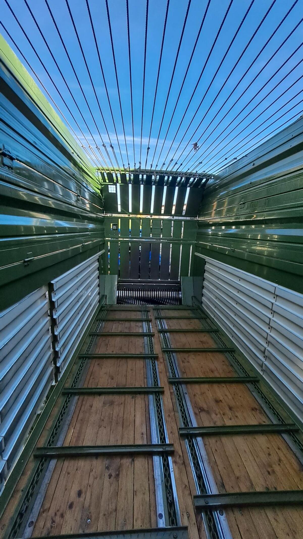 Sehr guter AX 310 Ladewagen 2