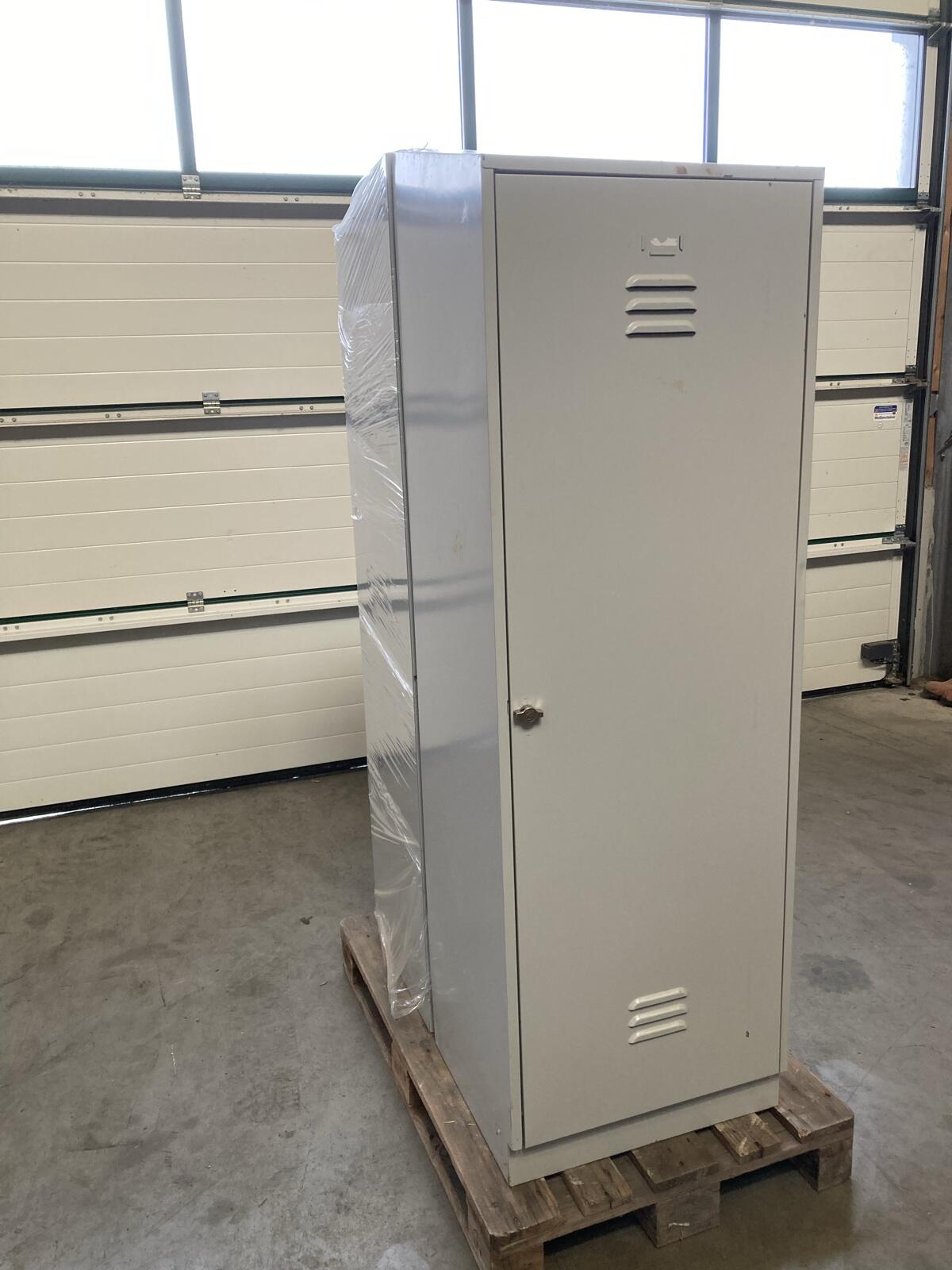 Gebrauchter Kleiderspind 1