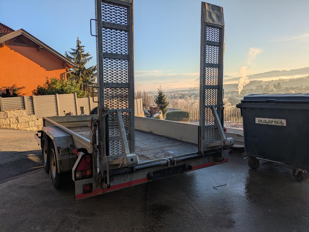 Humbaur Anhänger Tieflader 3