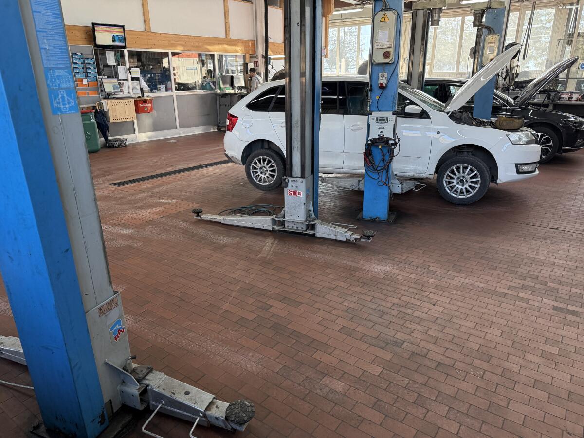 Zweisäulen-Hebebühne 2