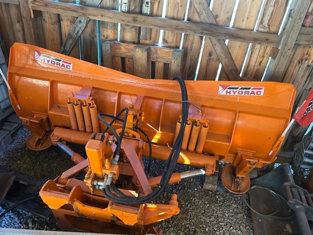 Hydrac Schneepflug einsatzbereit 2