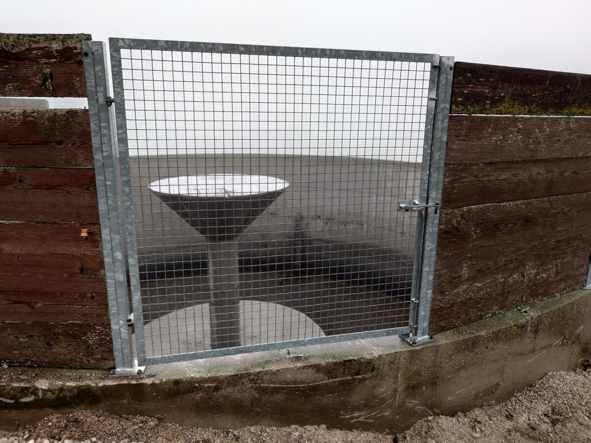 Güllegruben Umzäunung, Zaun, Geländer 3