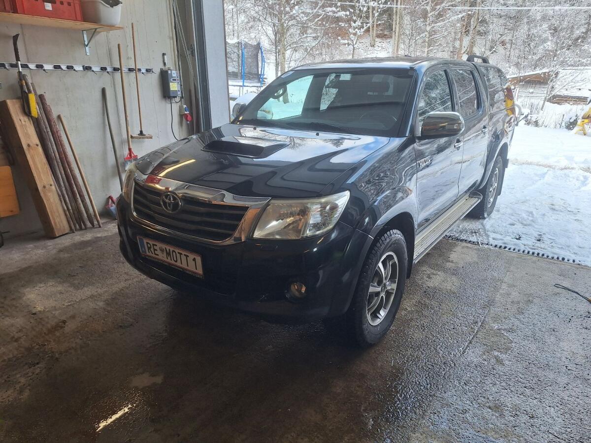 Toyota Hilux 2