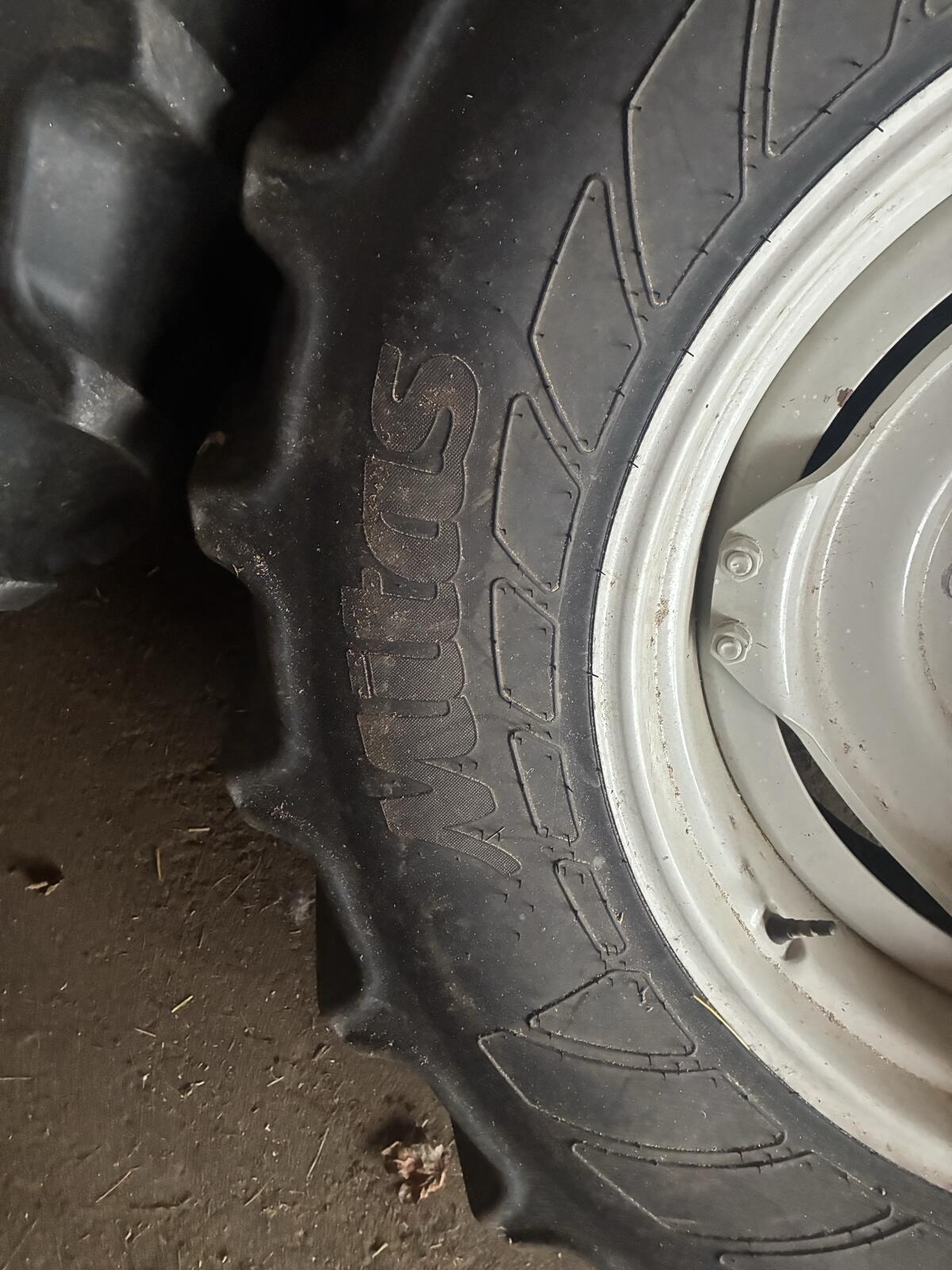 Kompletträder 600/65 R38 480/65 R28 3