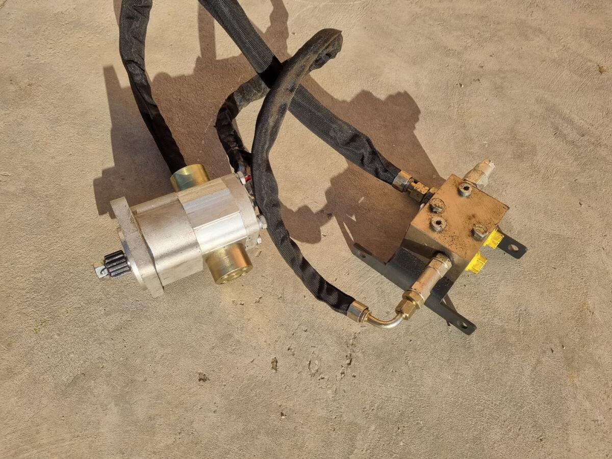 Hydraulikmotor für FHM Baggermulcher mit Überdruckventil 1