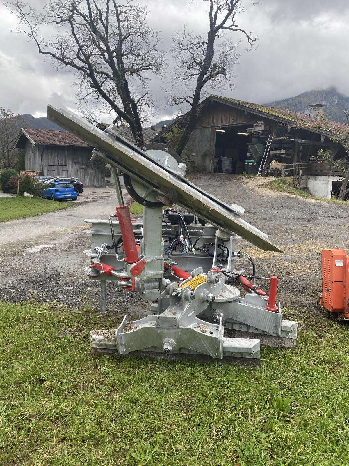 Wegepflegegerät für Forststraßen 3