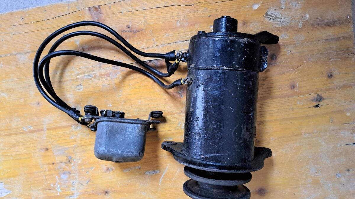 Steyr T80/84/86 - Gleichstromlichtmaschine mit Regler 2