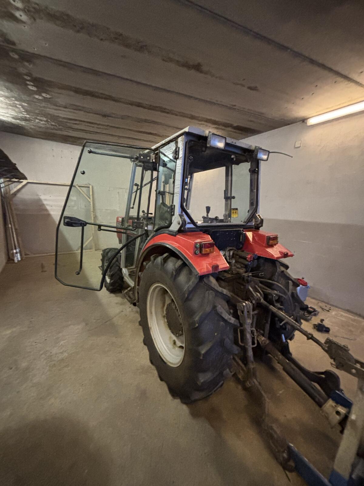 Massey Ferguson 374V 3