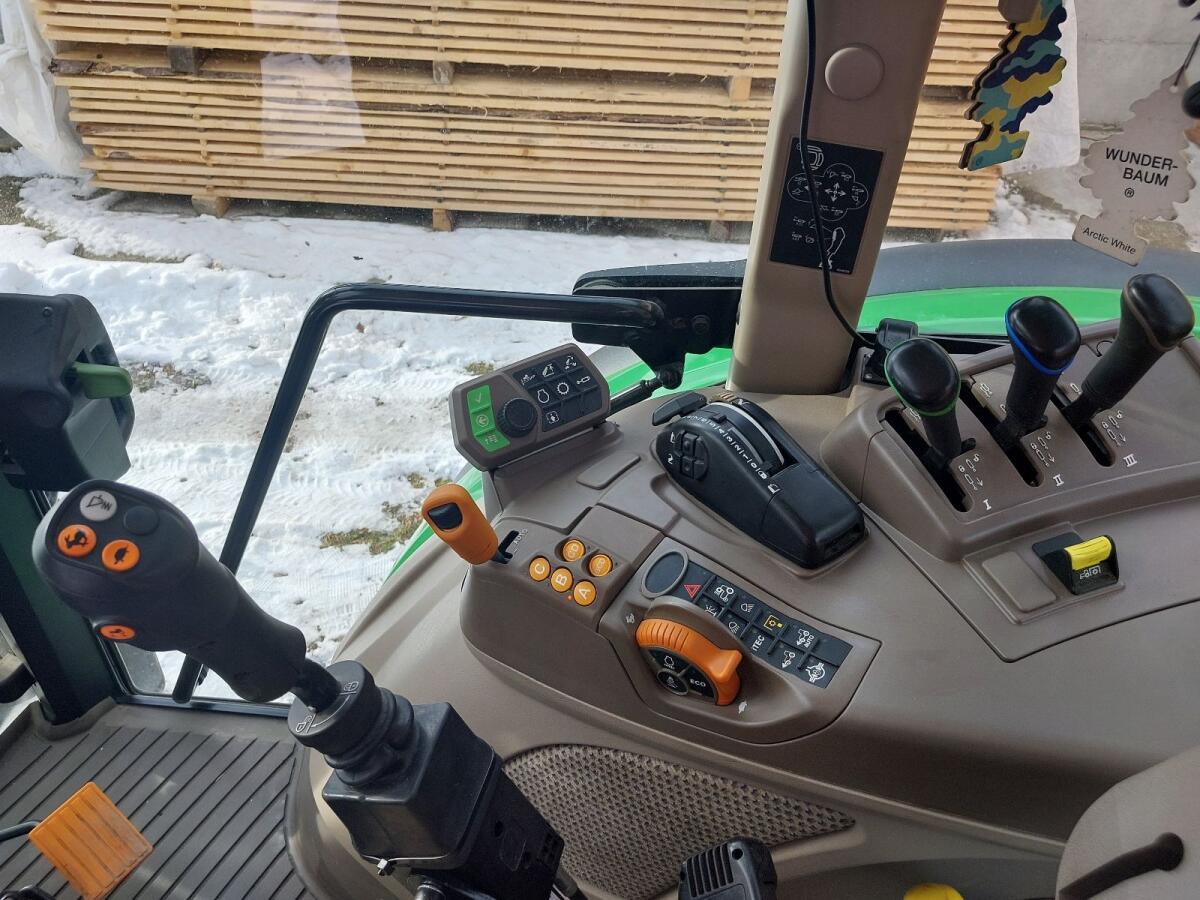 Traktor John Deere 5090R 3