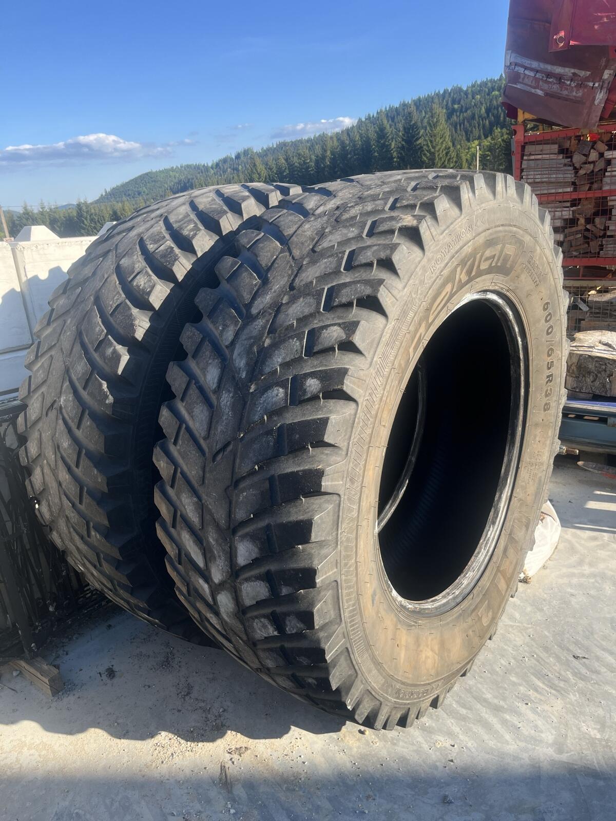 2x 480/65R28 Nokian TRI2 3