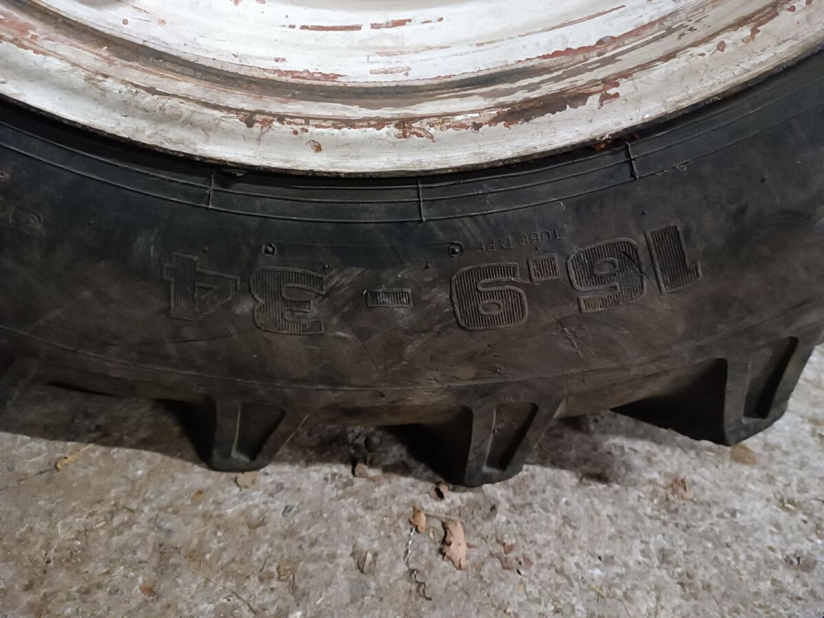 Reifen 16.9 R34 2