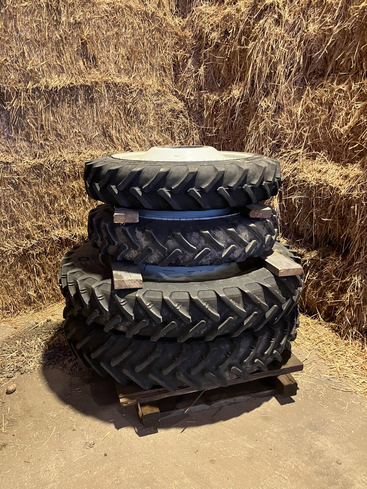 Pflegeräder New Holland Steyr Case 3