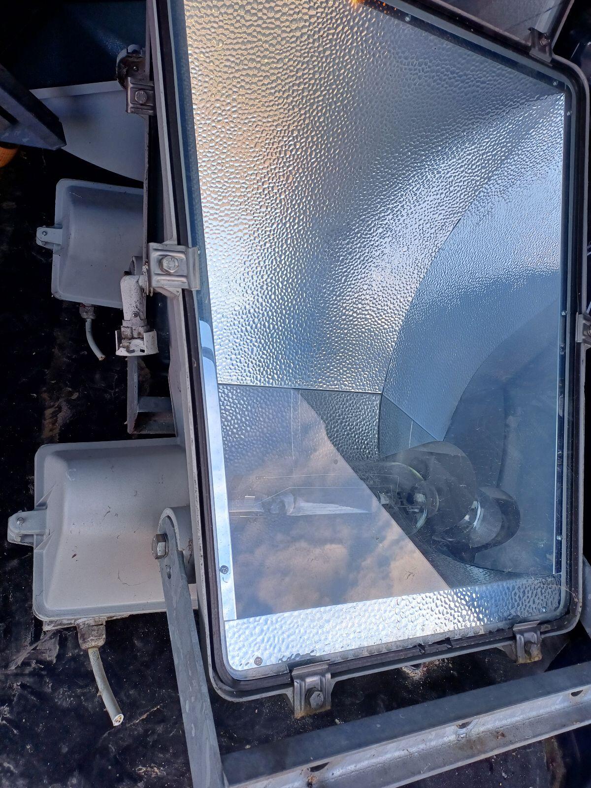 Sportplatz-Scheinwerfer 1