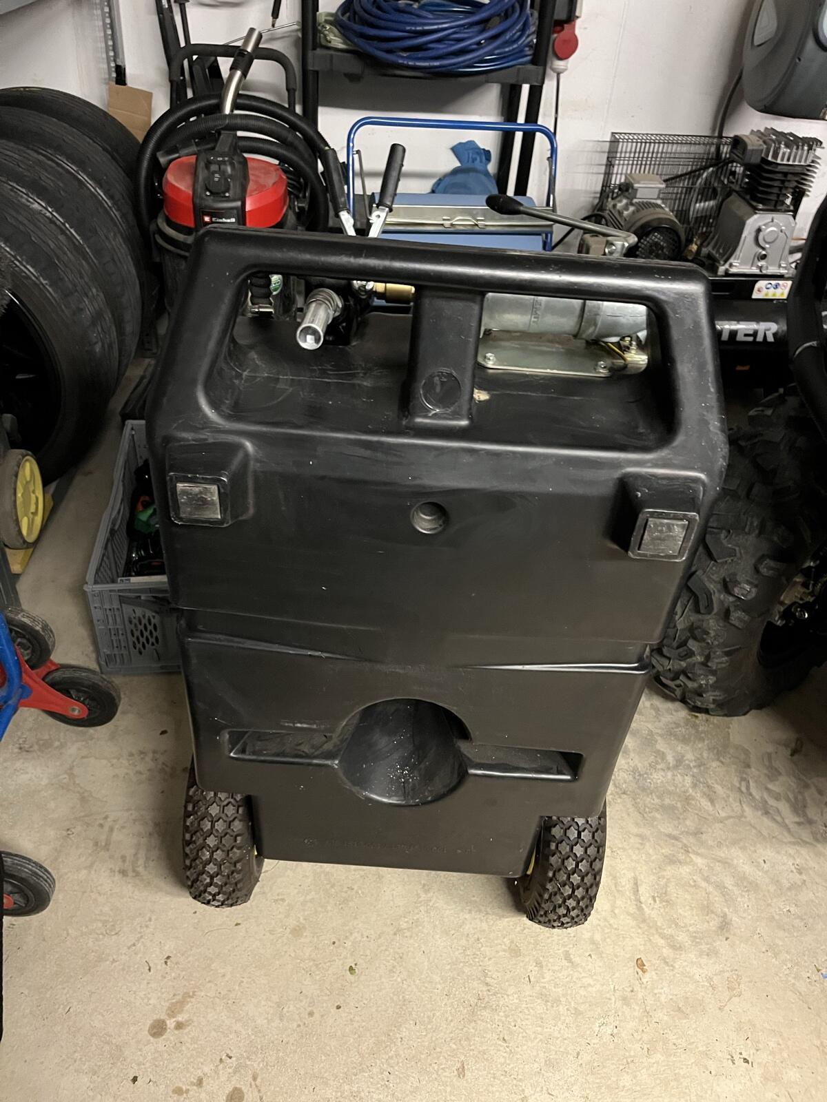 Mobile Tankstelle CEMO 95 l Handpumpe 2