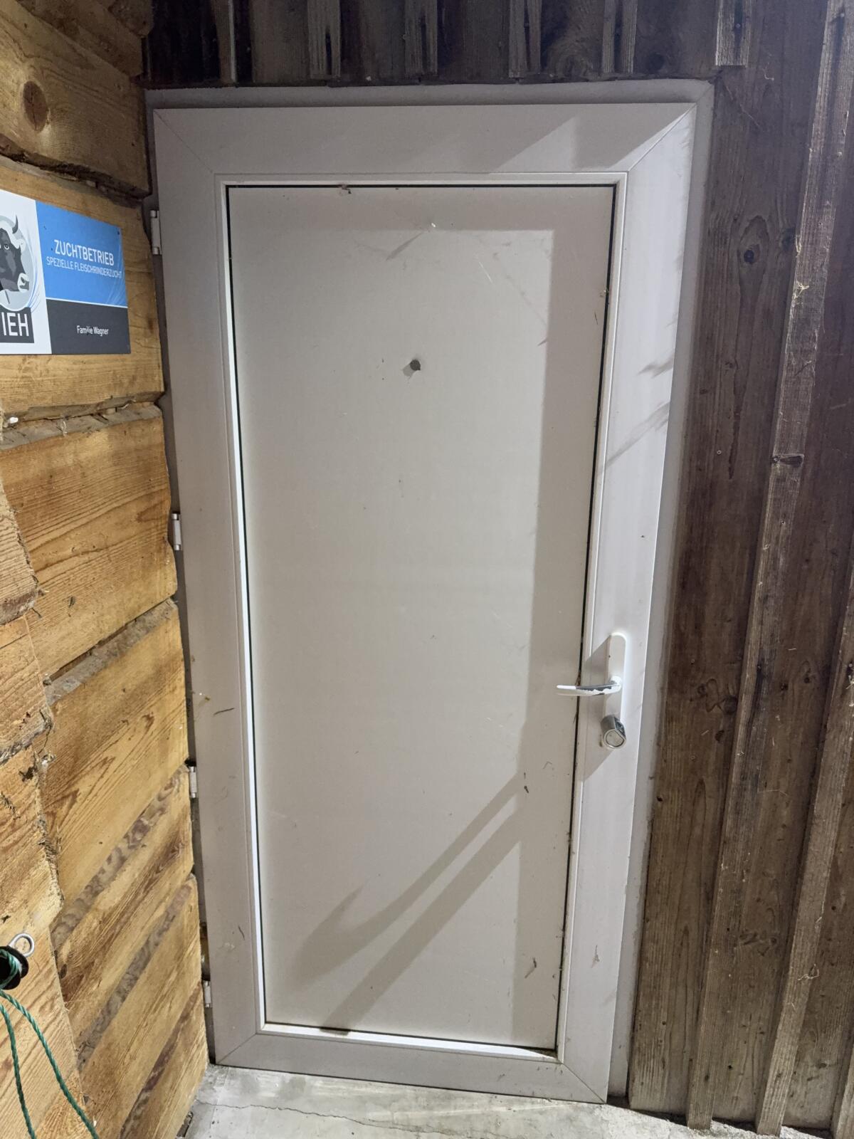 Nebeneingangstür 5-fach verriegelt (7 Jahre alt) 1