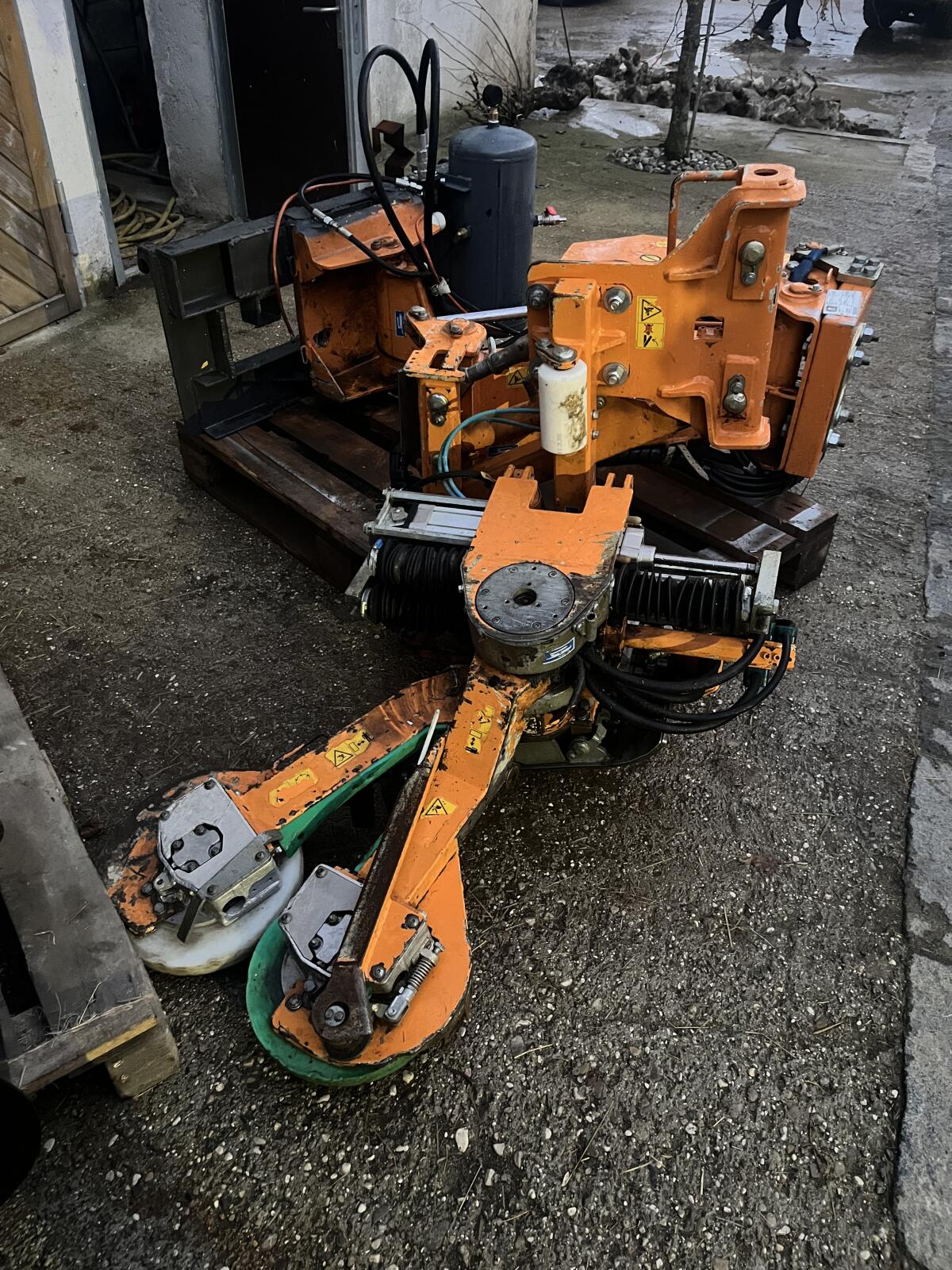 Leitpfostenmähgerät 2