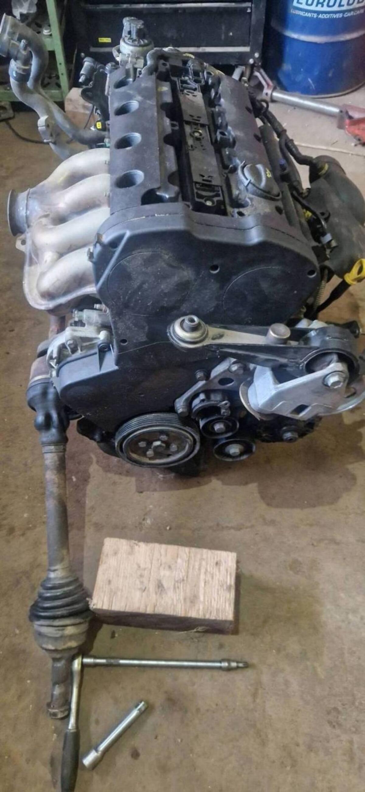 Citroen/Peugeot 1.8 16V Motor 2