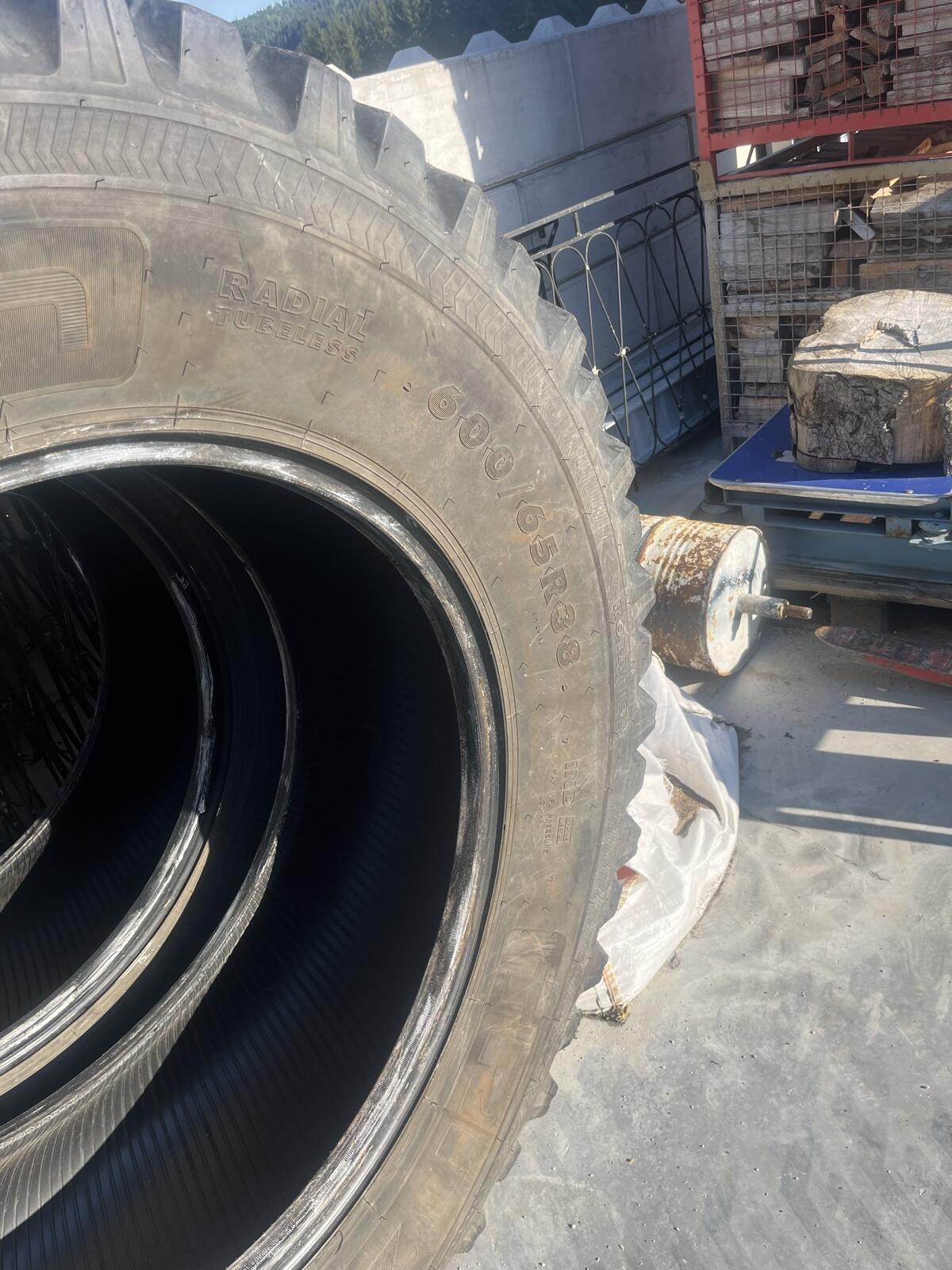 2x 480/65R28 Nokian TRI2 2