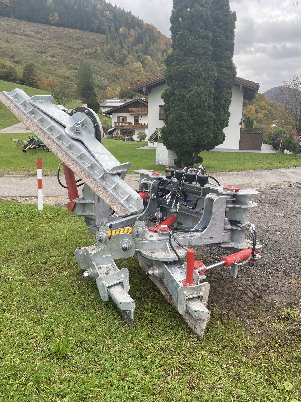 Wegepflegegerät für Forststraßen 2