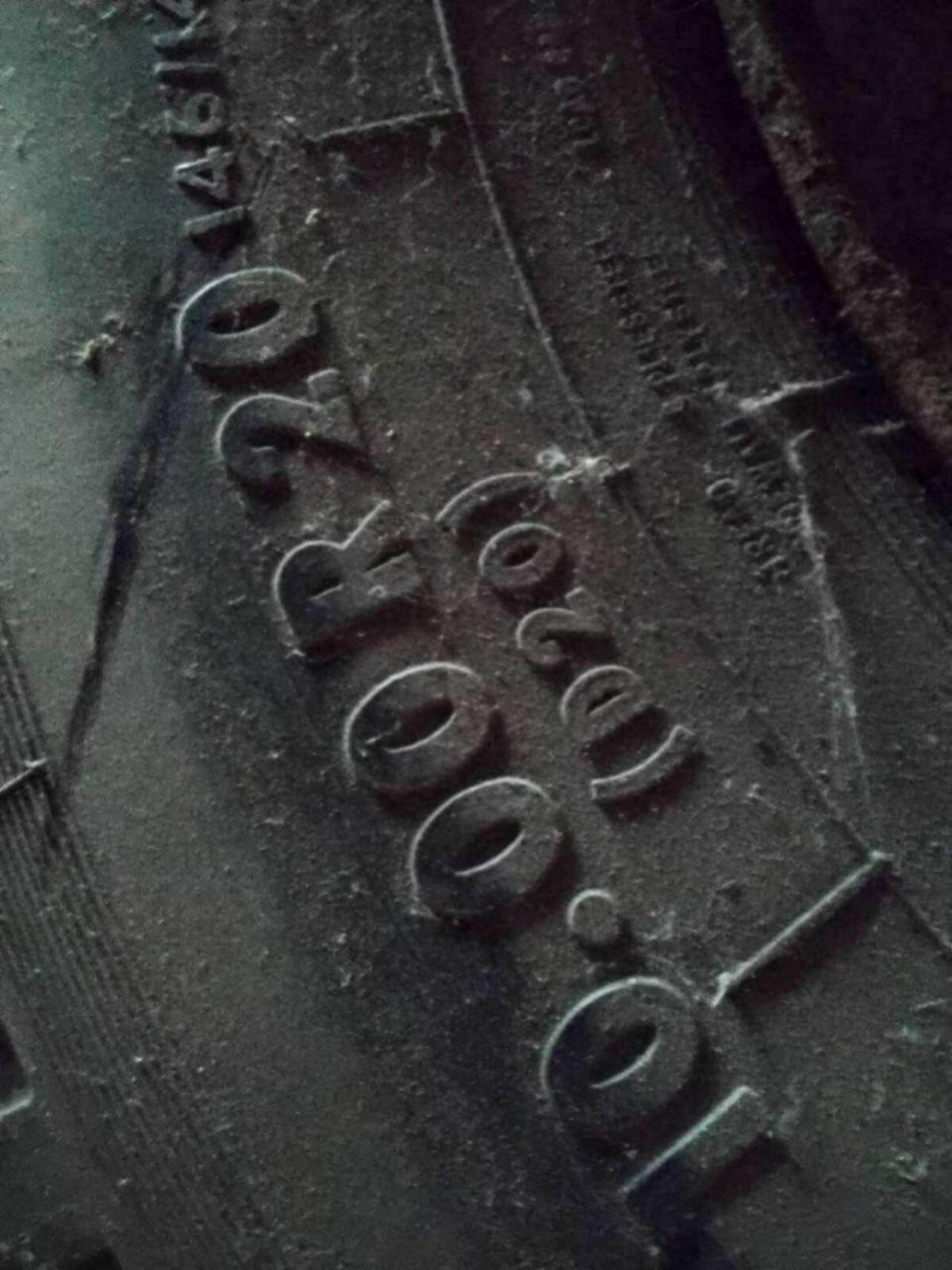 LKW-Achse mit Reifen 2