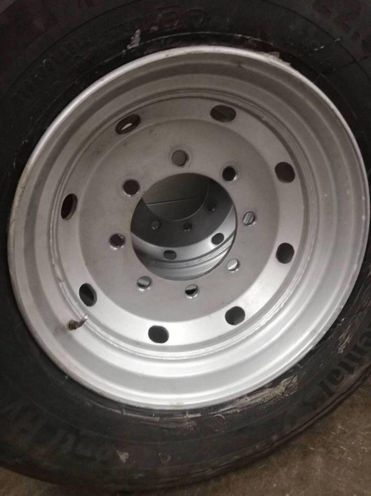 Komplett Kipperreifen 385/65R22,5 8 Loch ET0 2