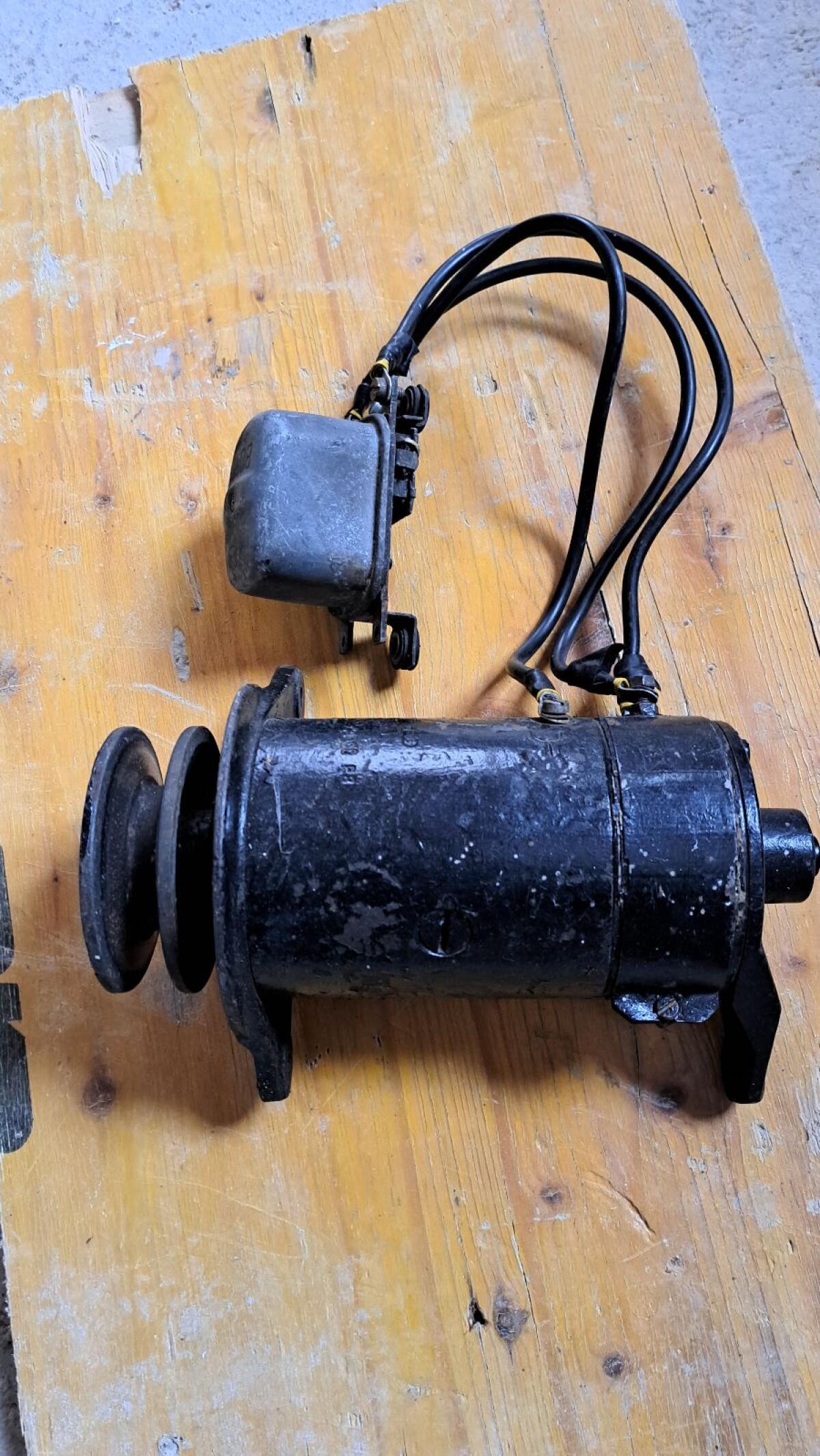 Steyr T80/84/86 - Gleichstromlichtmaschine mit Regler 3