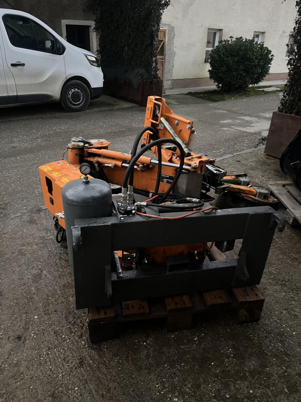 Leitpfostenmähgerät 3