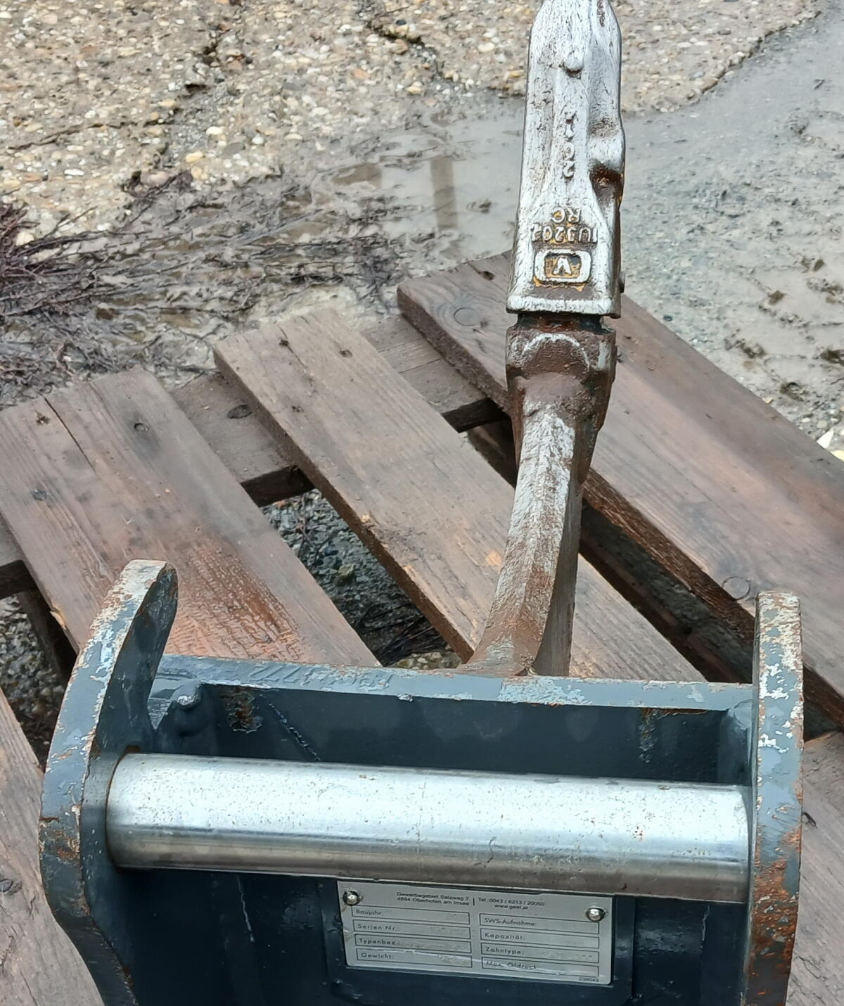 Schotter Reißzahn Geel, Minibagger 1