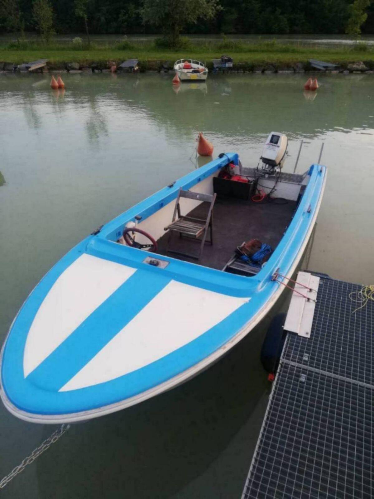 GFK-Boot 5 x 2 m mit 7,4 kW / 10 PS Honda 4-Takt Außenbordmotor 1