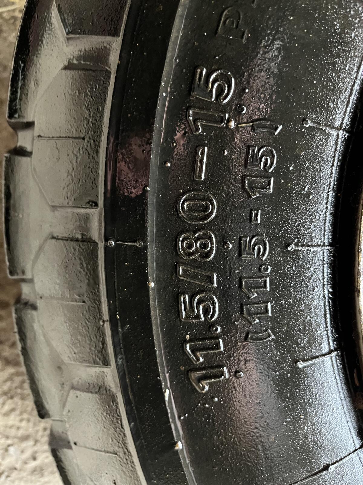 Semperit Reifen (11.5/80-15) mit Felge 3