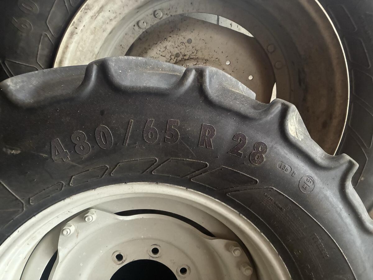 Kompletträder 600/65 R38 480/65 R28 2
