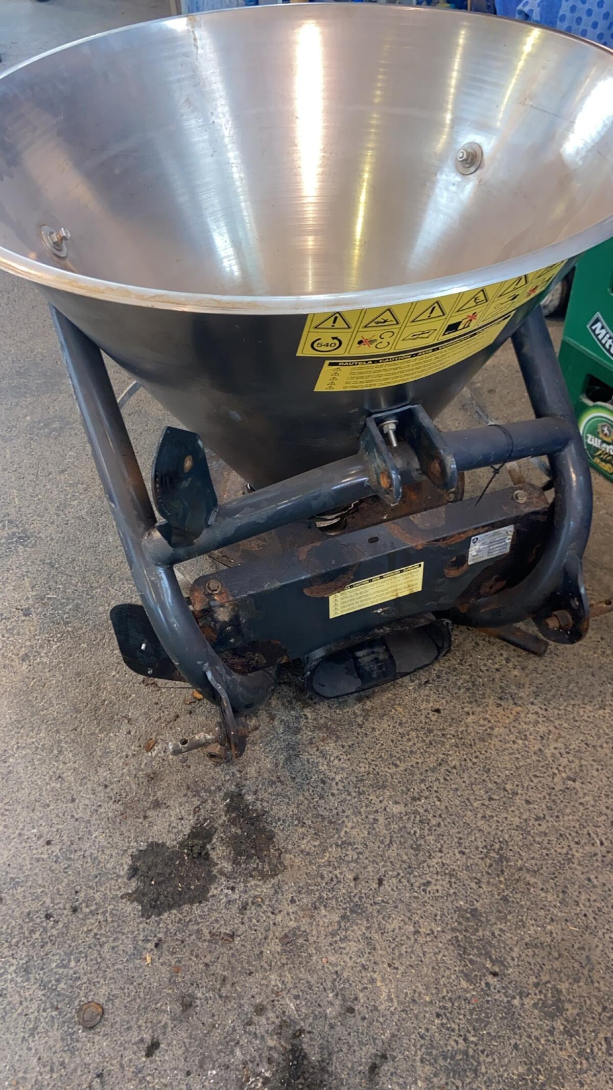 Salz-Kunstdüngestreuer 1