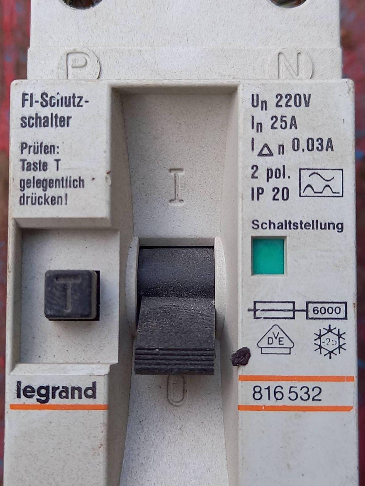 2 gebrauchte FI-Schalter 3