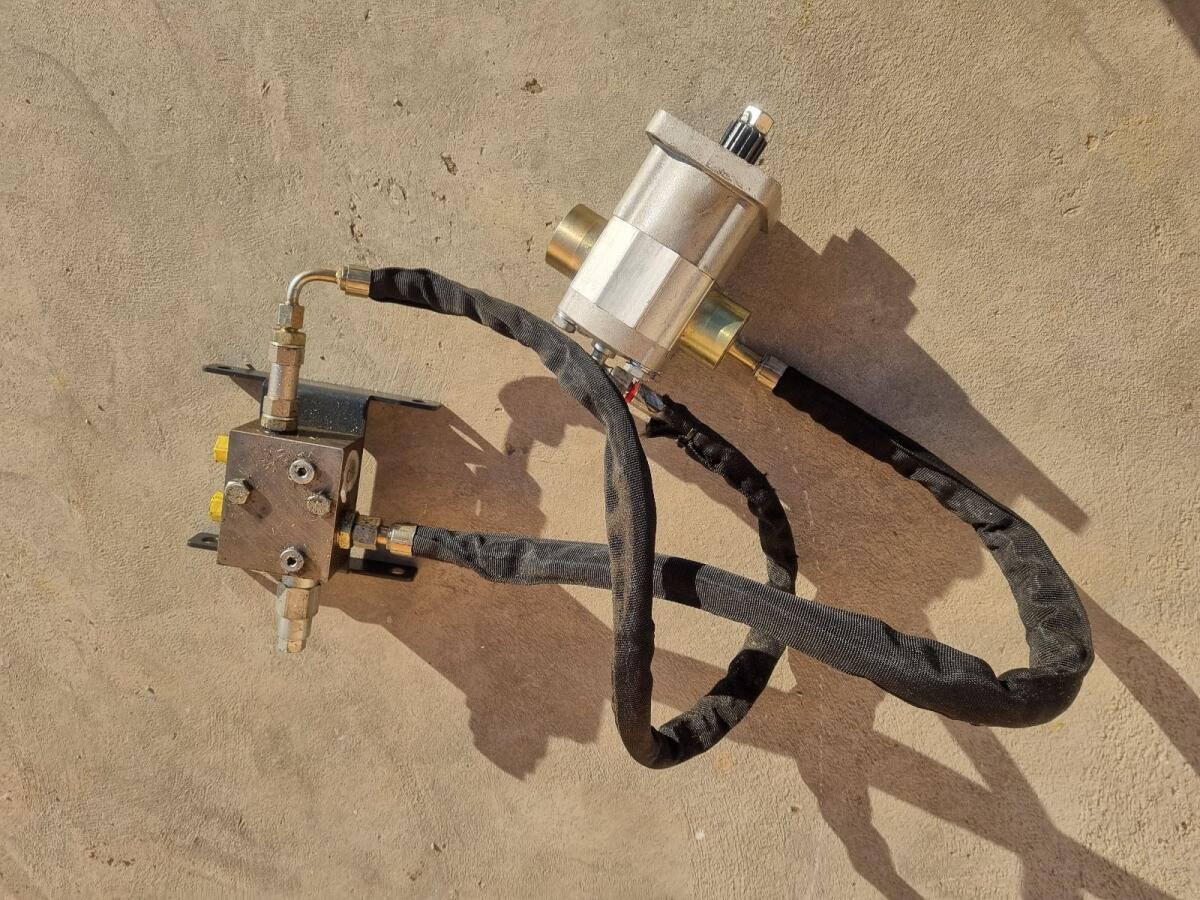 Hydraulikmotor für FHM Baggermulcher mit Überdruckventil 2