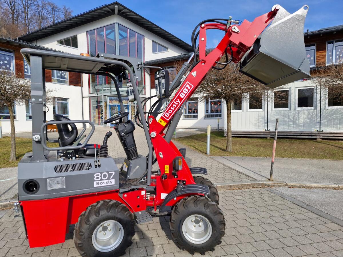 Bossly 807 Hoflader 4x4, 4 J. Garantie + Lieferung 3