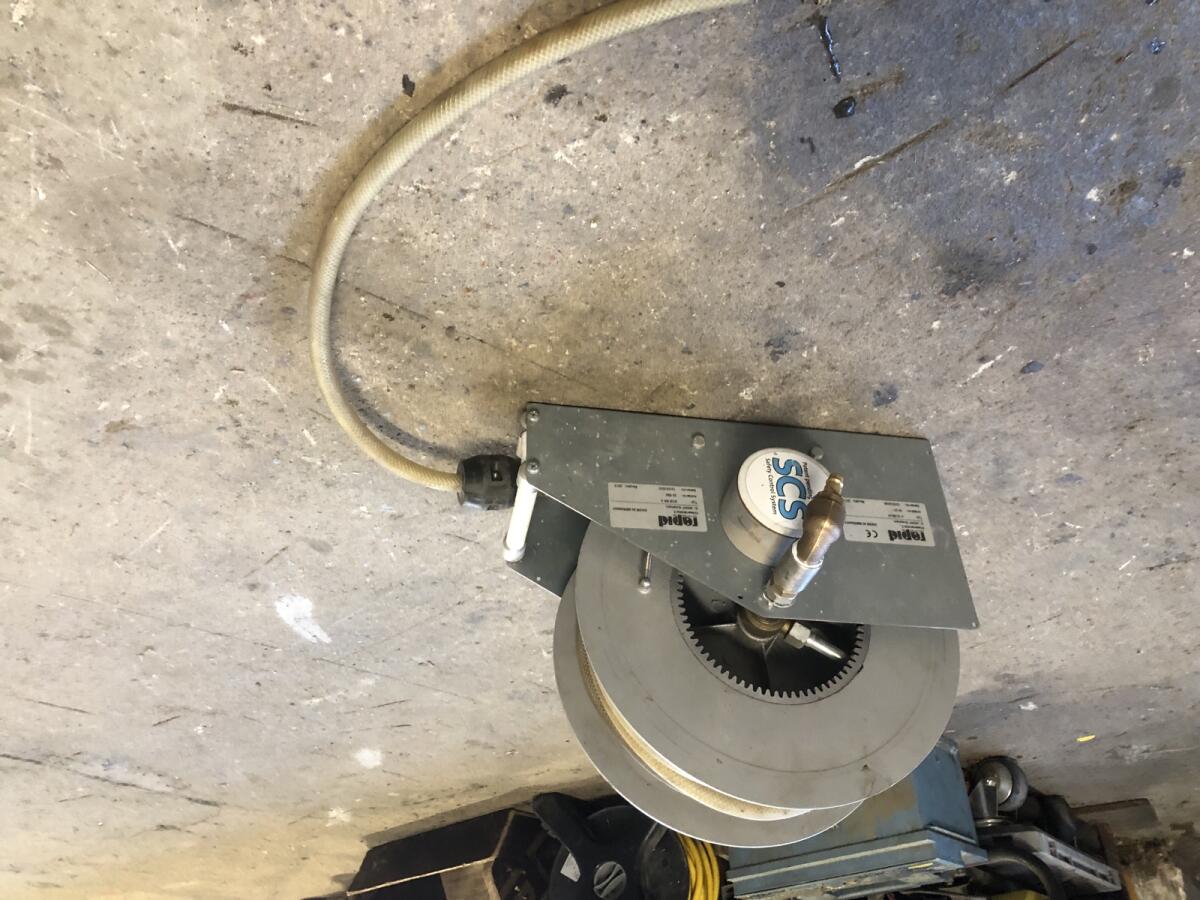 Luftschlauchaufroller inkl. Schlauch 1