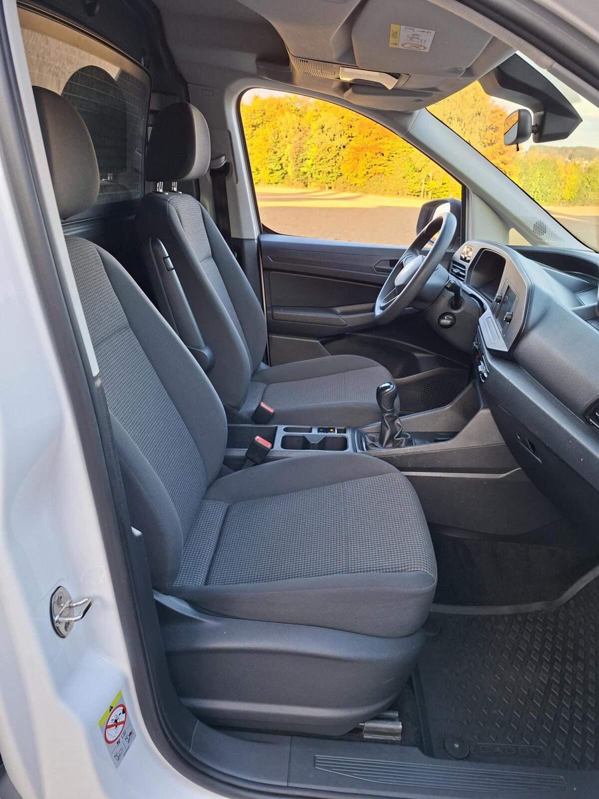 VW Caddy Cargo Entry 3