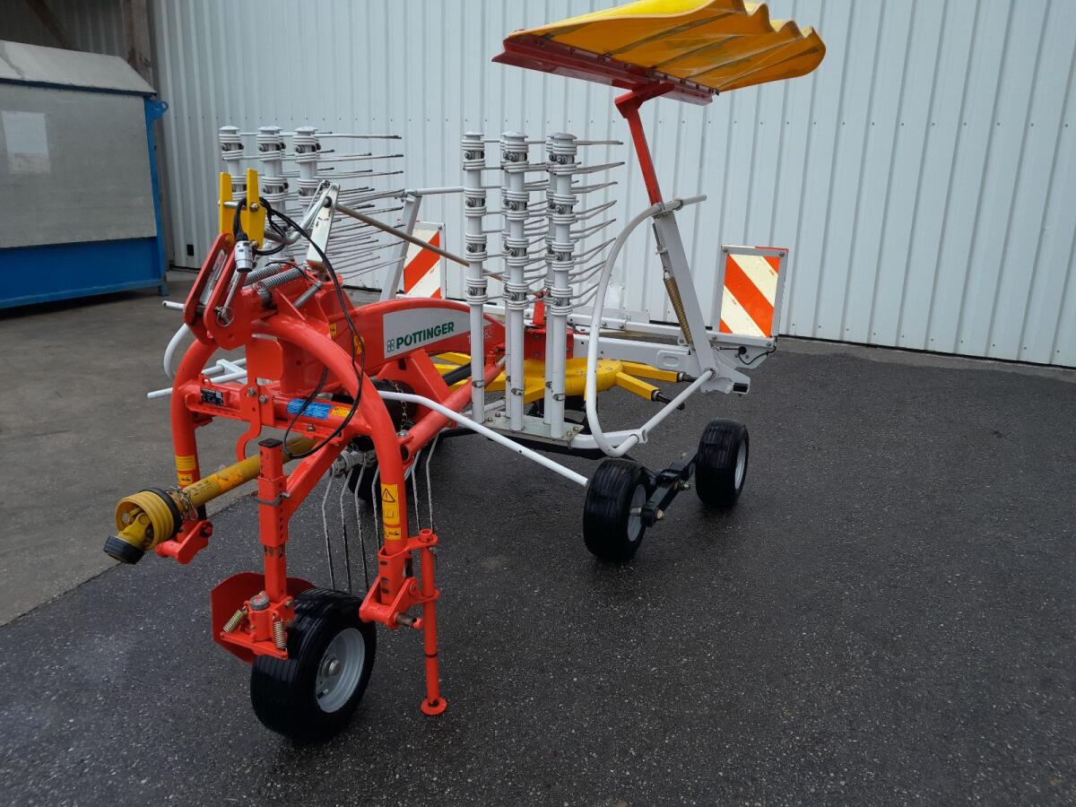 Pöttinger Top 382 Schwader Kreiselschwader Tastrad 1