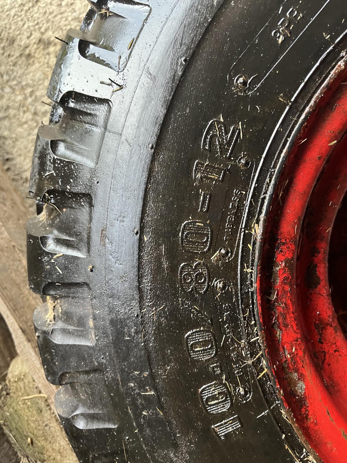 Reifen (10.0/80-12) 1