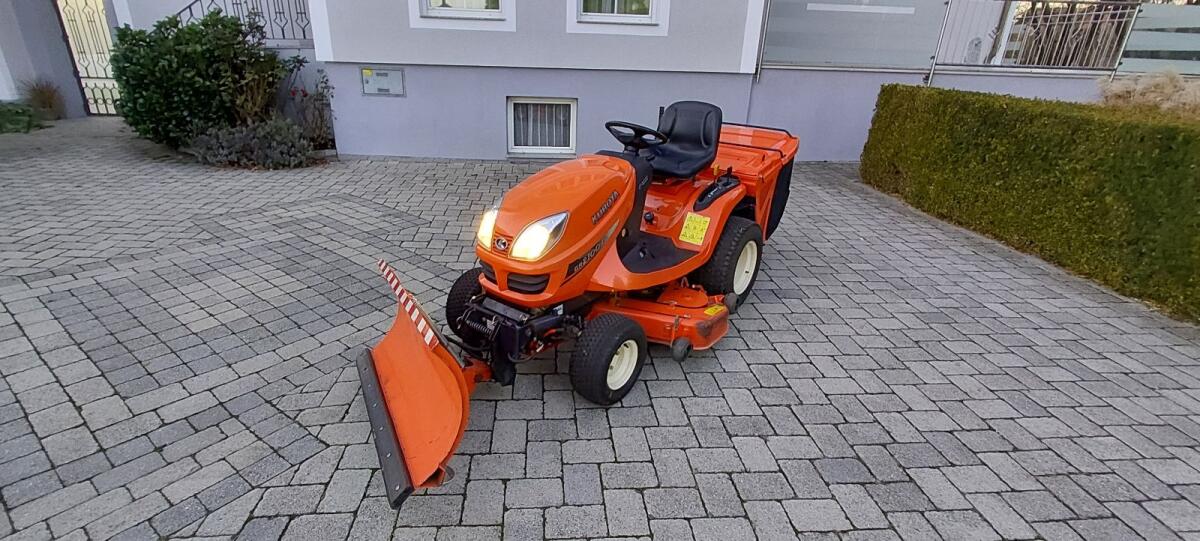Kubota GR2100II Allrad Schneeschild Winterdienst 1