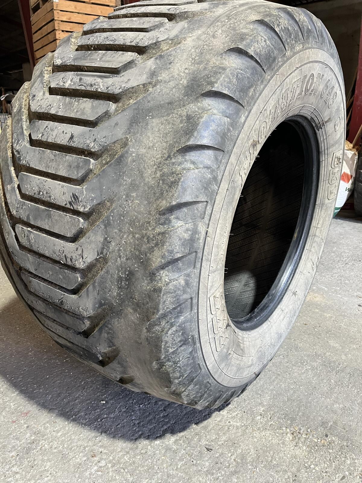 Reifen 700/50-26,5 3