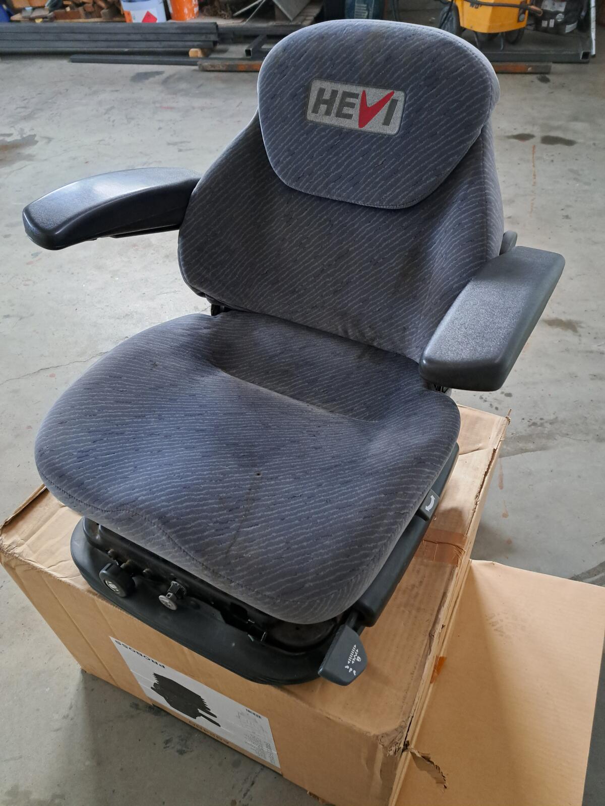 Traktorsitz, Luftsitz Hevi von Steyr 9094 1
