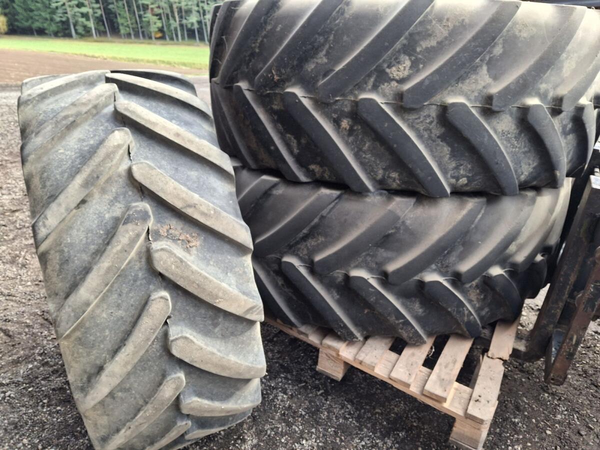 Reifen Michelin 540/65 R34 und 440/65 R24 2