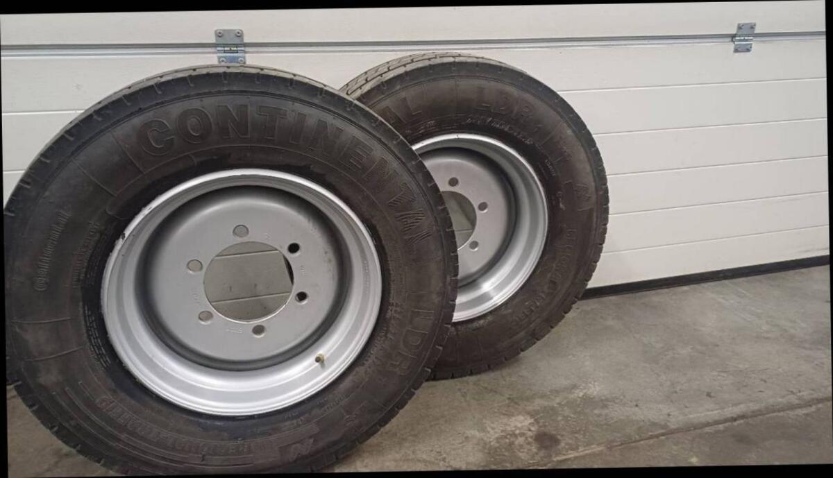 Komplett Kipperreifen 235/75R17,5 6 Loch ET0 1