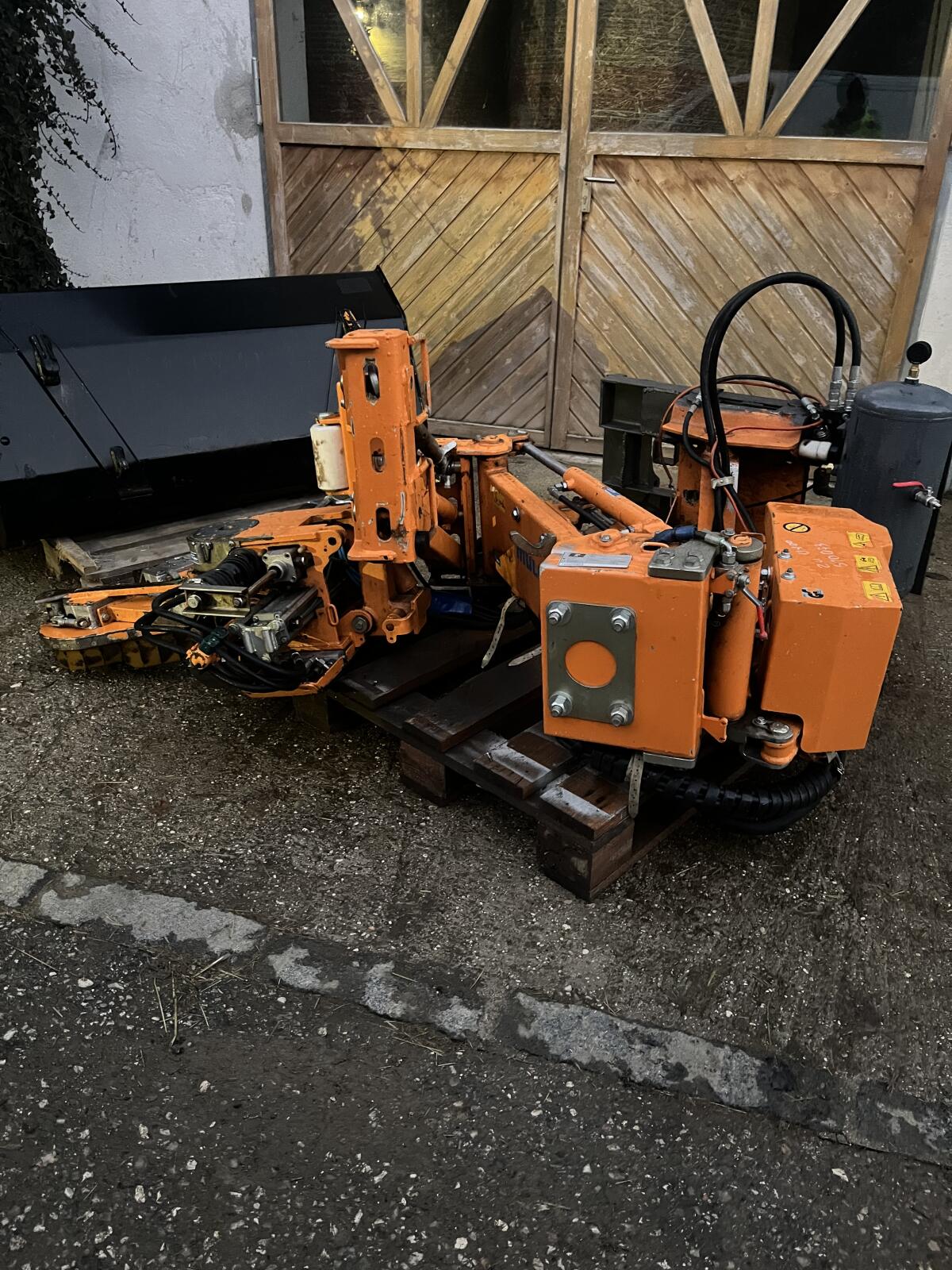 Leitpfostenmähgerät 1