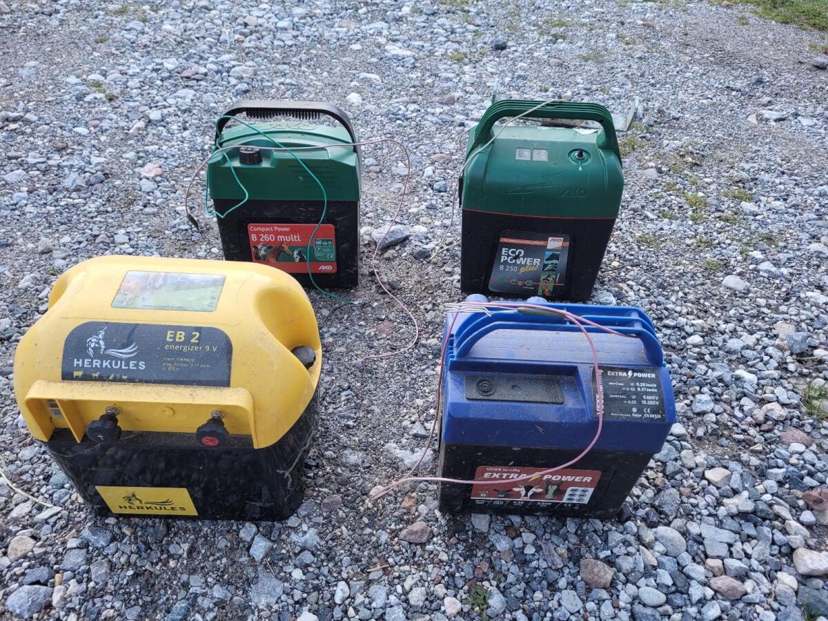 Verkaufe 4 Weidezaungeräte 2